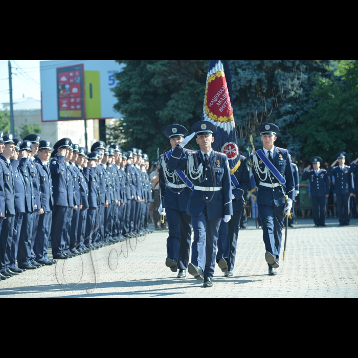 Київ. На Солом’янській площі відбулися урочистості з нагоди чергового випуску та посвячення в захисники правопорядку курсантів Національної академії внутрішніх справ. 