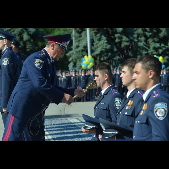 Київ. На Солом’янській площі відбулися урочистості з нагоди чергового випуску та посвячення в захисники правопорядку курсантів Національної академії внутрішніх справ. 