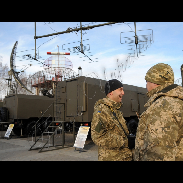 Секретар РНБОУ Олександр Турчинов, ознайомився з виробництвом та модернізацією нової техніки ППО на базі підприємства «Аеротехніка-МЛТ» (Київська обл., Макаровський р-н, пмт. Макаров)