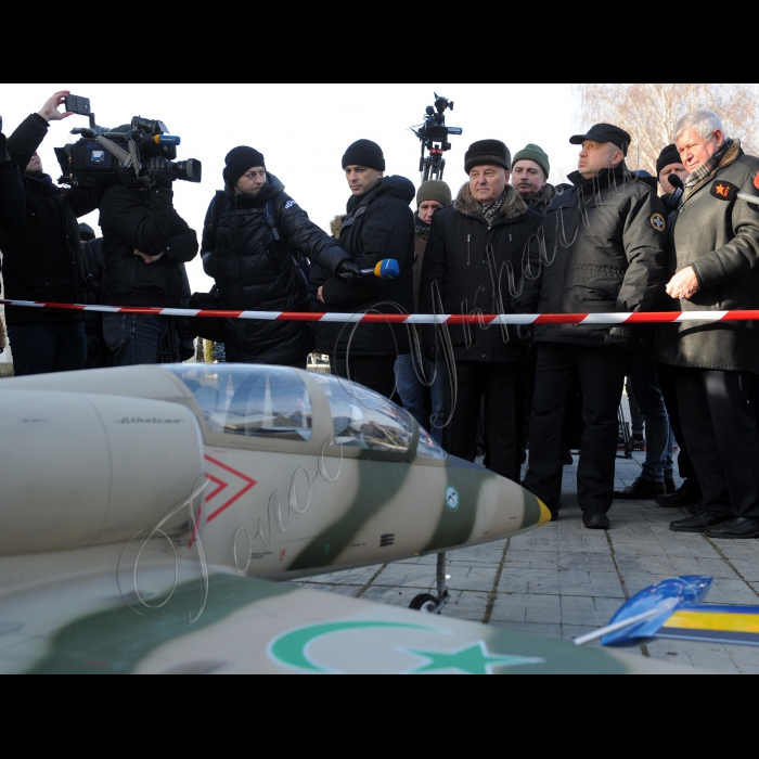 Секретар РНБОУ Олександр Турчинов, ознайомився з виробництвом та модернізацією нової техніки ППО на базі підприємства «Аеротехніка-МЛТ» (Київська обл., Макаровський р-н, пмт. Макаров)