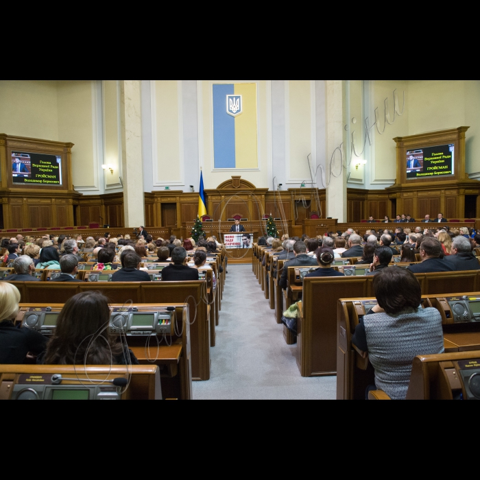 Голова ВР України Володимир Гройсман привітав працівників Апарату Верховної Ради України з Новим Роком, вручив державні нагороди народним депутатам і працівникам Апарату.