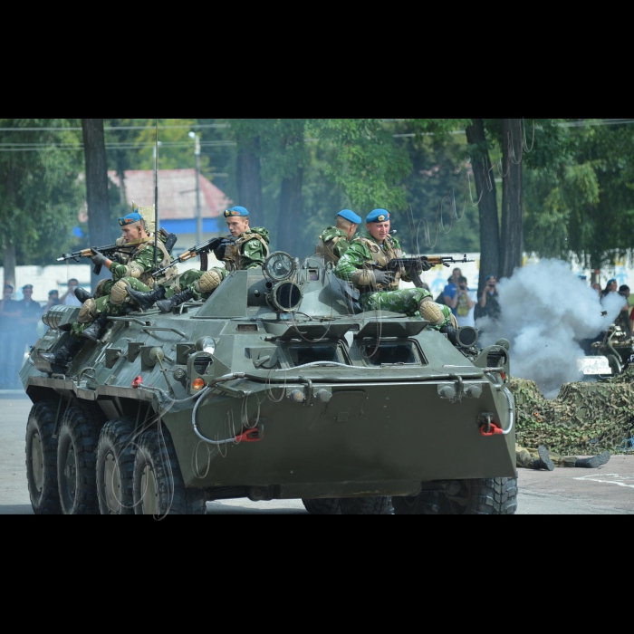 Житомир, на базі 95-ї окремої аеромобільної бригади Сухопутних військ ЗС України відбулися урочисті заходи з нагоди Дня високомобільних десантних військ та 83-ї річниці з дня створення Повітрянодесантних військ.  