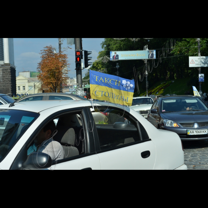 Біля Кабінету Міністрів України пройшов Усеукраїнський страйк таксистів. 