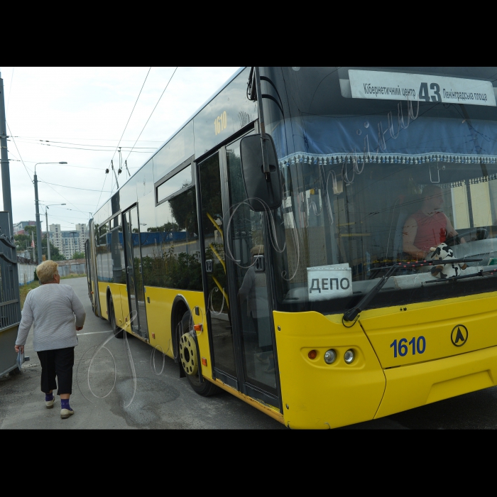 Київ. У тролейбусному депо №1 відбулася презентація нових тролейбусів, що були закуплені за кредитні кошти ЄБРР