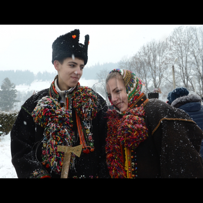 Різдво в Карпатах – особливе свято, в якому тісно переплітаються народні звичаї та традиції. Прадавній обряд святкування Різдва Христового до сьогодні зберігається в с. Ільці Верховинського району Івано-Франківської області, в якому люди з покоління в покоління передають архаїчні традиції цього свята.