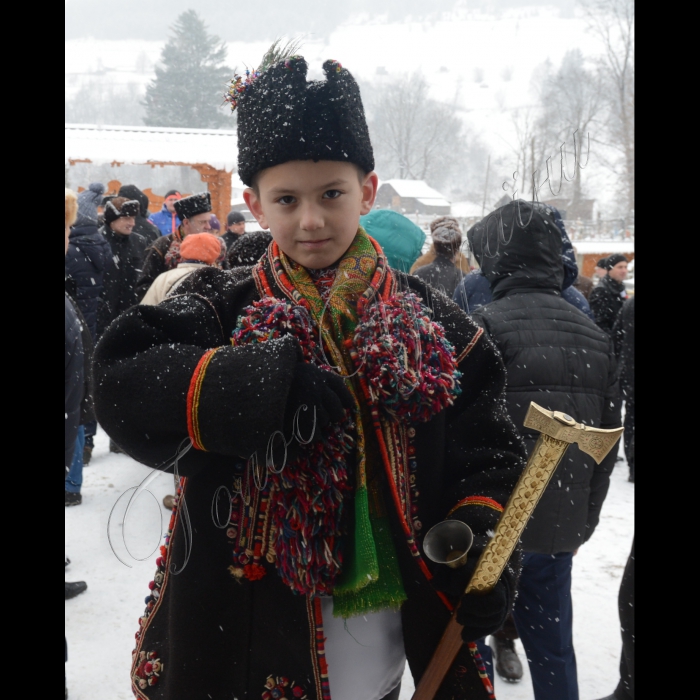 Різдво в Карпатах – особливе свято, в якому тісно переплітаються народні звичаї та традиції. Прадавній обряд святкування Різдва Христового до сьогодні зберігається в с. Ільці Верховинського району Івано-Франківської області, в якому люди з покоління в покоління передають архаїчні традиції цього свята.