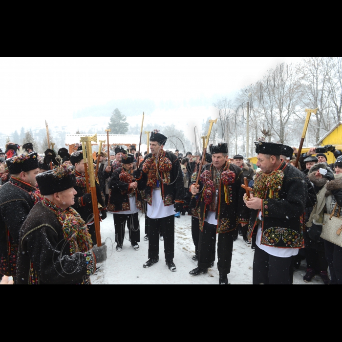 Різдво в Карпатах – особливе свято, в якому тісно переплітаються народні звичаї та традиції. Прадавній обряд святкування Різдва Христового до сьогодні зберігається в с. Ільці Верховинського району Івано-Франківської області, в якому люди з покоління в покоління передають архаїчні традиції цього свята.