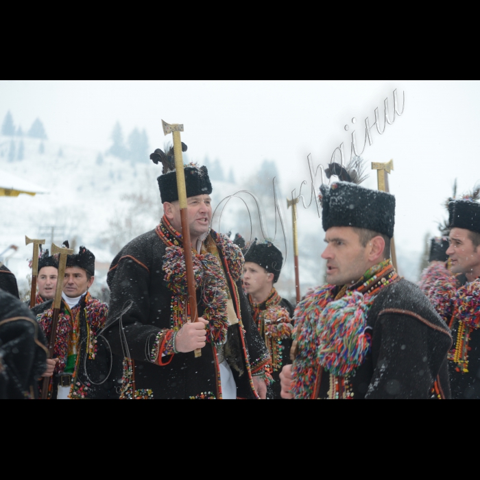 Різдво в Карпатах – особливе свято, в якому тісно переплітаються народні звичаї та традиції. Прадавній обряд святкування Різдва Христового до сьогодні зберігається в с. Ільці Верховинського району Івано-Франківської області, в якому люди з покоління в покоління передають архаїчні традиції цього свята.