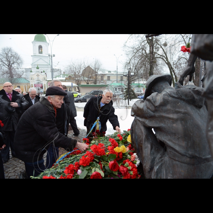 Київ. Урочисті заходи до Дня вшанування учасників бойових дій на території інших держав та 24-ї річниці виведення військ з Афганістану біля Всеукраїнського меморіального комплексу - пам'ятника полеглим в Афганістані за участю Київської обласної організації УСВА (вул. Лаврська, 1).