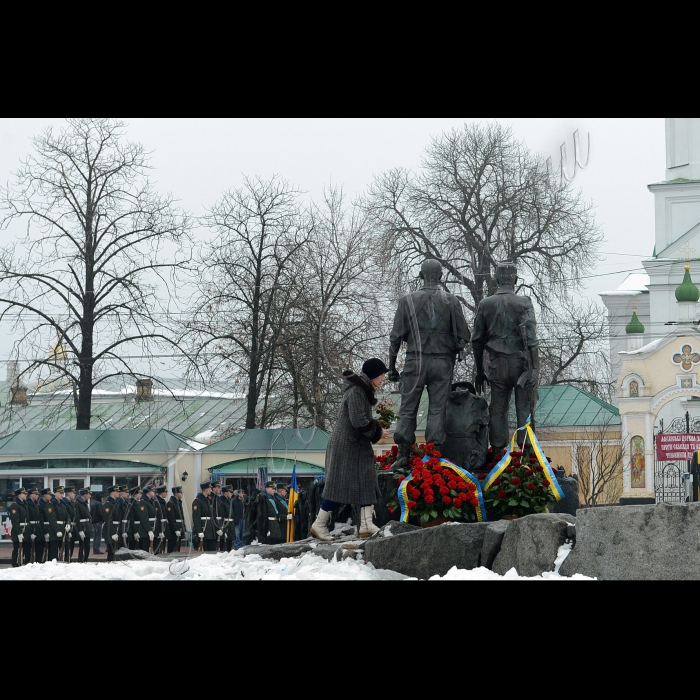 Київ. Урочисті заходи до Дня вшанування учасників бойових дій на території інших держав та 24-ї річниці виведення військ з Афганістану біля Всеукраїнського меморіального комплексу - пам'ятника полеглим в Афганістані за участю Київської обласної організації УСВА (вул. Лаврська, 1).