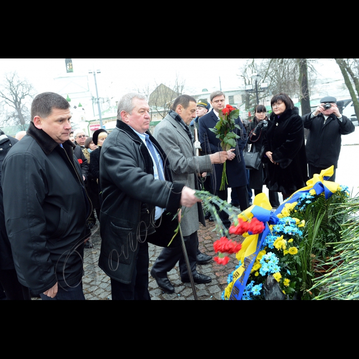 Київ. Урочисті заходи до Дня вшанування учасників бойових дій на території інших держав та 24-ї річниці виведення військ з Афганістану біля Всеукраїнського меморіального комплексу - пам'ятника полеглим в Афганістані за участю Київської обласної організації УСВА (вул. Лаврська, 1).