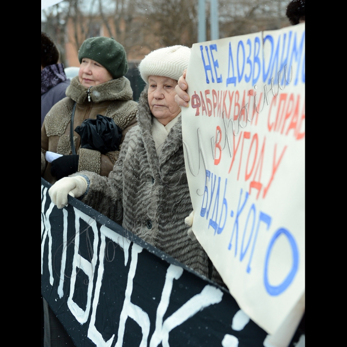 Мітинг Незалежної профспілки підприємців м. Києва біля прокуратури Дніпровського району м. Києва “Справа №04-33441 ”Фальшивомонетника...”  

Мета акції - привернути увагу прокуратури та громадськості до неприпустимості  утиску підприємців м. Києва, протиправного їх залякування та незаконного порушення  сфабрикованих кримінальних справ. Учасники вимагали негайного закриття кримінальних справ №54-3708 та №04-33441 
