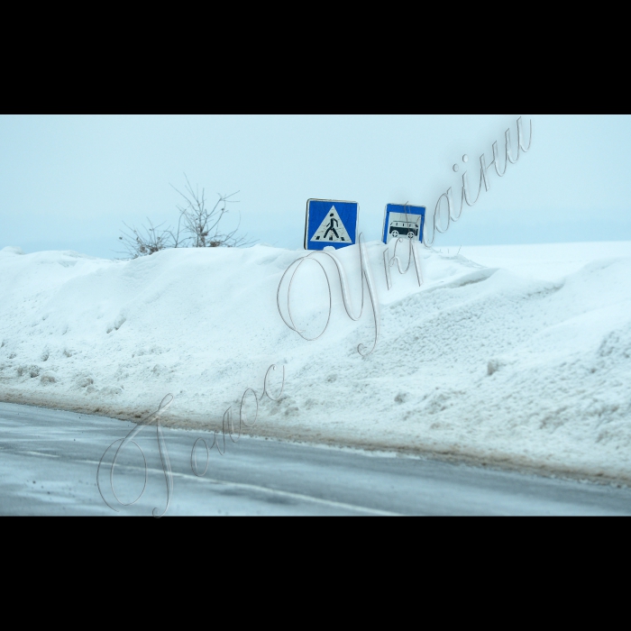 Негода паралізувала автомобільний рух на трасі у Тернопільській області неподалік міста Кременець. 