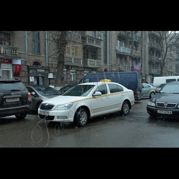 Київ. Паркування на вул. Пушкінська і Пирогова.