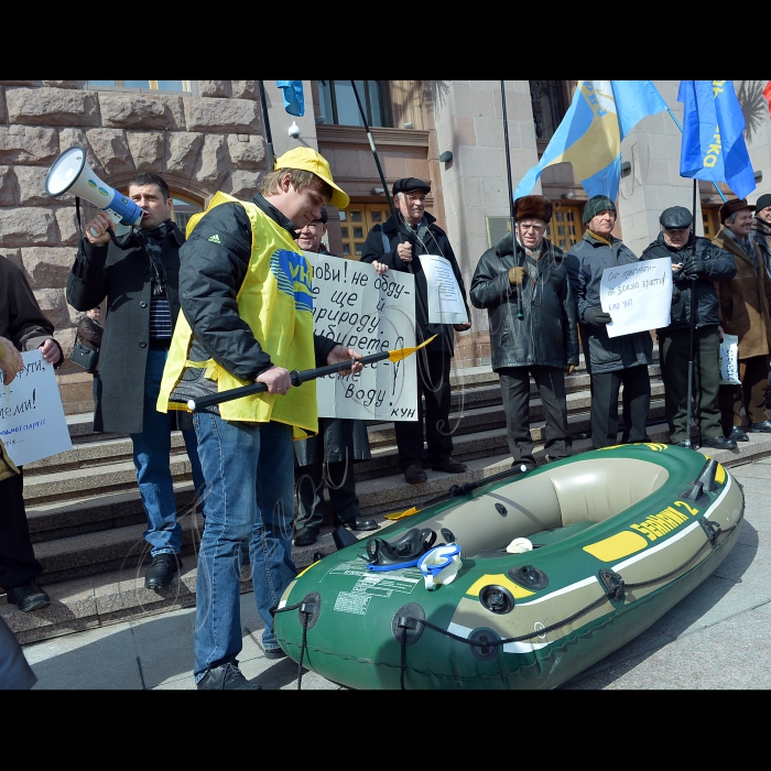 Біля КМДА Київська міська організація Конгресу Українських Націоналістів разом із партнерами по 