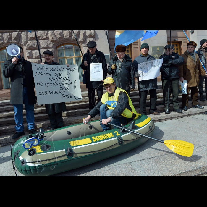 Біля КМДА Київська міська організація Конгресу Українських Націоналістів разом із партнерами по 