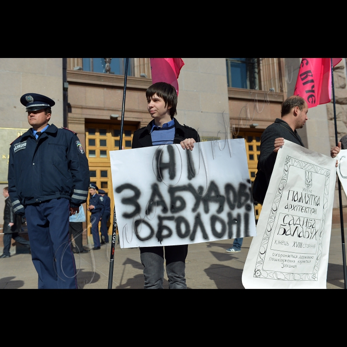 Біля КМДА  представники територіальної громади та протестних груп м. Києва зібралися на Київське віче, під час якого запропонують депутатам Київської міської ради саморозпуститися після 2 червня, а також завітають «на чай» до голови Київської міської державної адміністрації Олександра Попова для того, щоб переконати останнього піти у відставку добровільно.  На Київському віче буде також оприлюднено чергові махінації щодо привласнення майна київської громади, винесені на сесію Київської міськради 17 квітня, викриті зловживання в Київському зоопарку, висвітлена ситуація з поточними гарячими забудовними точками та розглянуті інші наболілі питання міста. Планується театралізоване дійство.