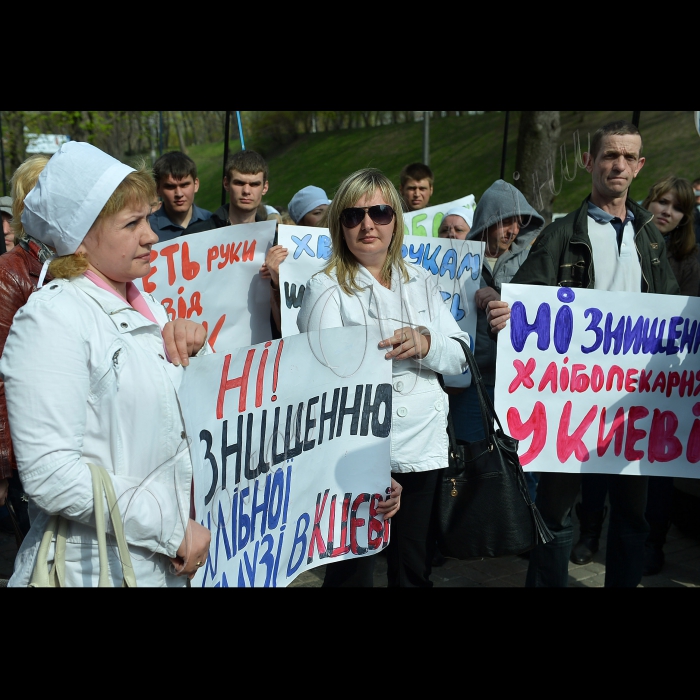 
Біля Кабінету Міністрів України Київська міська організація Всеукраїнського об'єднання 