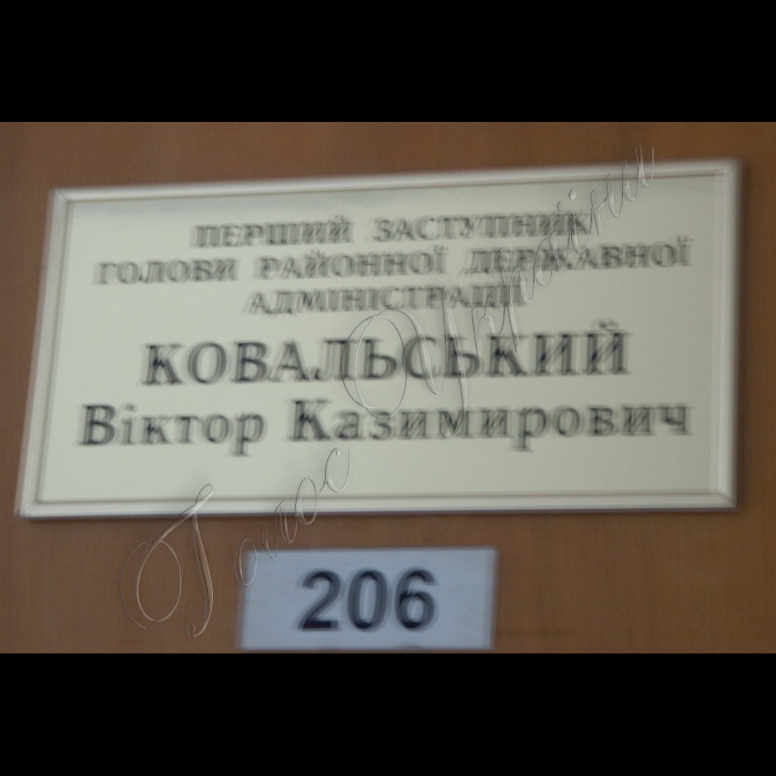 Вінницька область , Шаргород
Заступник директора Вінницької дирекції УДП поштового зв’язку «Укрпошта» Віталій Якубовський.
Дозвільний центр «Відкрите вікно».
Каплиця в Шаргороді.
Вручення комп’ютера переможцям конкурсу передплати від «Голосу України» - поштовикам центру поштового зв’язку 4 Вінницької дирекції.
