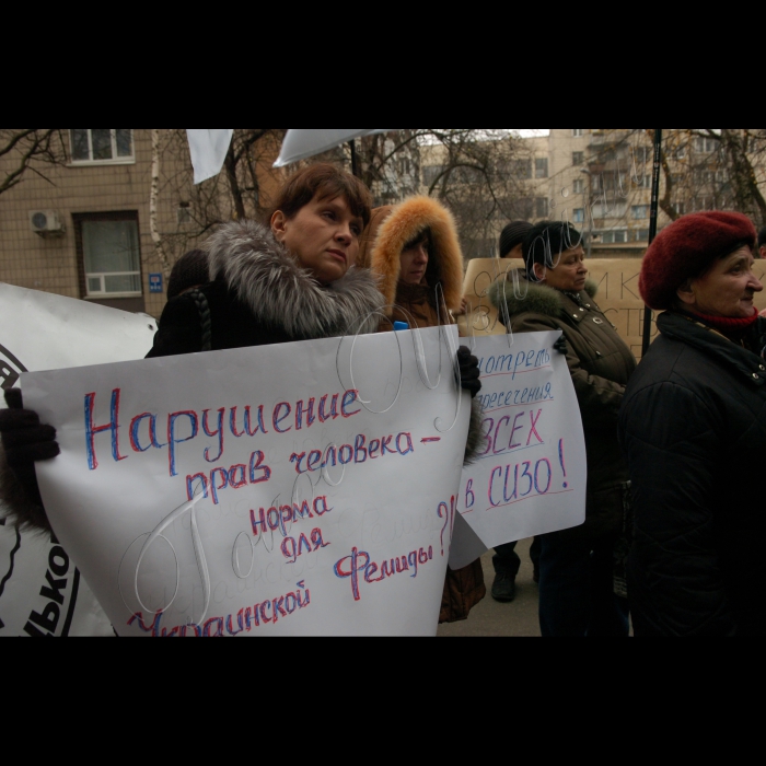 Біля Генпрокуратури України відбувся пікет на підтримку невинно засуджених. Зокрема, Миколи Сливоцького (31 рік), який вже 9 років відбуває покарання в Бердичівській ВК № 70. Організатор - проект 