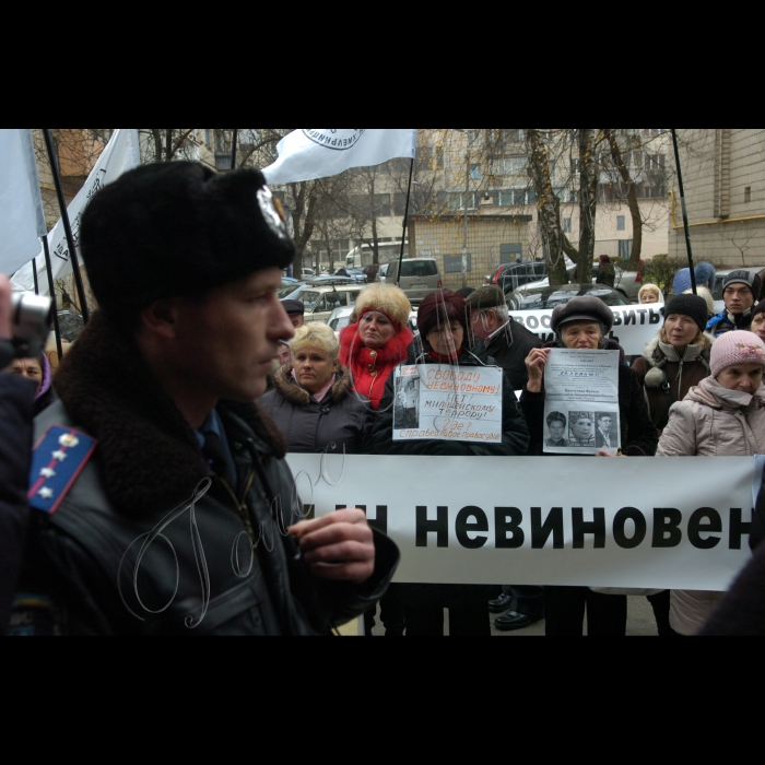 Біля Генпрокуратури України відбувся пікет на підтримку невинно засуджених. Зокрема, Миколи Сливоцького (31 рік), який вже 9 років відбуває покарання в Бердичівській ВК № 70. Організатор - проект 