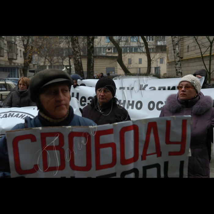 Біля Генпрокуратури України відбувся пікет на підтримку невинно засуджених. Зокрема, Миколи Сливоцького (31 рік), який вже 9 років відбуває покарання в Бердичівській ВК № 70. Організатор - проект 