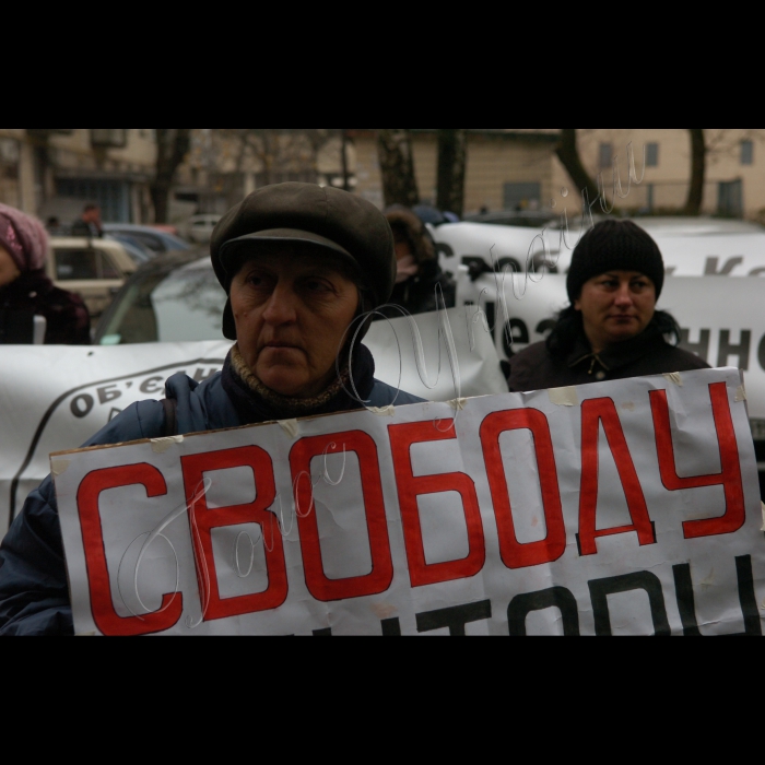 Біля Генпрокуратури України відбувся пікет на підтримку невинно засуджених. Зокрема, Миколи Сливоцького (31 рік), який вже 9 років відбуває покарання в Бердичівській ВК № 70. Організатор - проект 