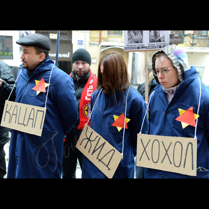 Активісти Об’єднання «Боротьба» пікетували Міністерство юстиції України (вул. Городецького, 13). Акція організована на знак протесту проти ганебних дій чиновників цієї державної установи, які цинічно узаконюють антисемітські висловлювання українських нацистів.