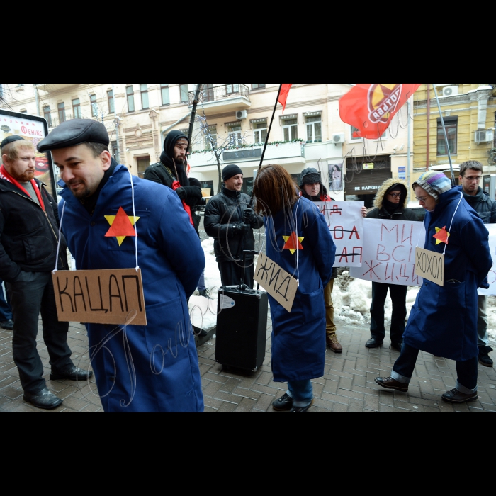 Активісти Об’єднання «Боротьба» пікетували Міністерство юстиції України (вул. Городецького, 13). Акція організована на знак протесту проти ганебних дій чиновників цієї державної установи, які цинічно узаконюють антисемітські висловлювання українських нацистів.