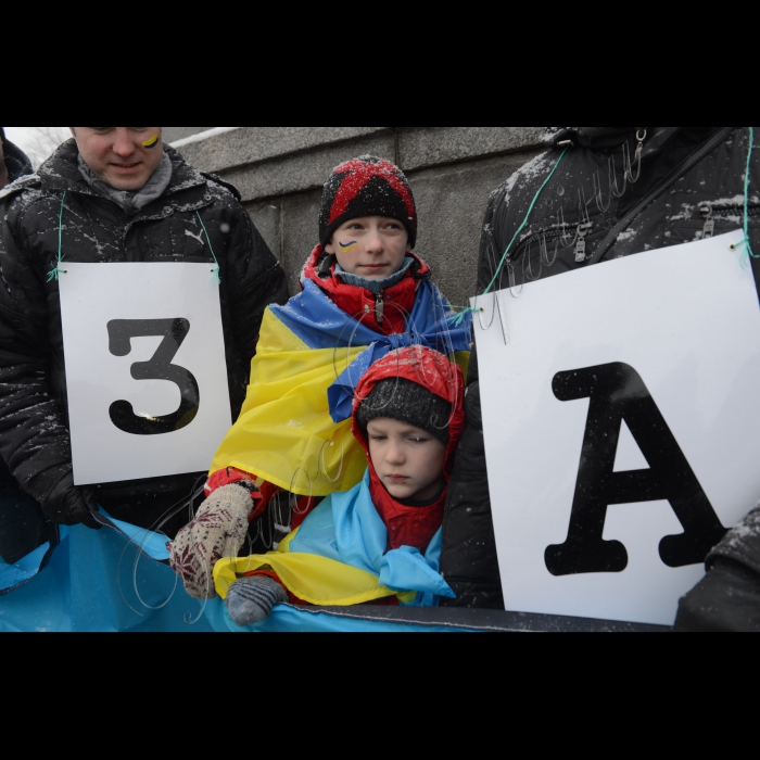 Акція «Живий ланцюг соборності».
22 січня 2016 р. о 8.00 на Мосту Патона відбулася акція «Живий ланцюг соборності», присвячена Дню Соборності України. Під час акції учасники події утворили30-метровий державний прапор.
