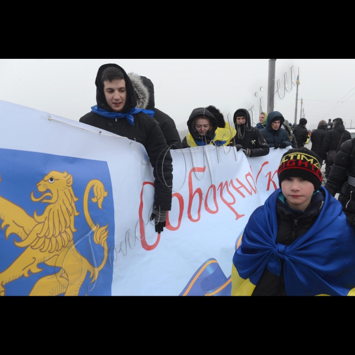 Акція «Живий ланцюг соборності».
22 січня 2016 р. о 8.00 на Мосту Патона відбулася акція «Живий ланцюг соборності», присвячена Дню Соборності України. Під час акції учасники події утворили30-метровий державний прапор.
