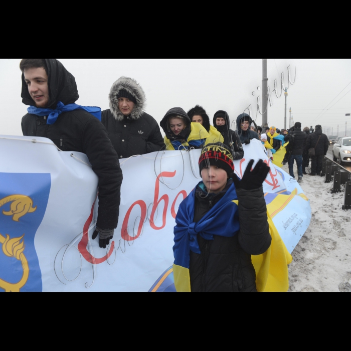 Акція «Живий ланцюг соборності».
22 січня 2016 р. о 8.00 на Мосту Патона відбулася акція «Живий ланцюг соборності», присвячена Дню Соборності України. Під час акції учасники події утворили30-метровий державний прапор.
