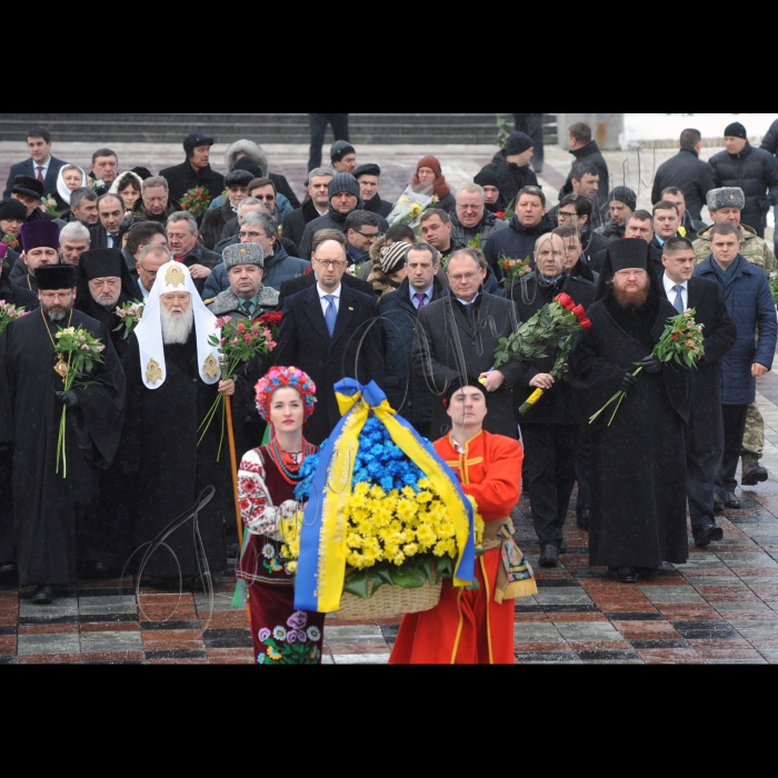 Київ. Церемонія покладання квітів до пам’ятників Тарасові Шевченку та Михайлу Грушевському в День Соборності України