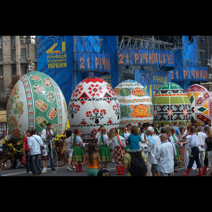 Київ, парад вишиванок і демонстрація писанок зі всієї України у рамках святкування Дня незалежності України.