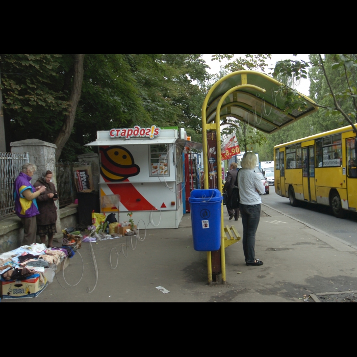 Київ, МАФи біля  метро «Університет».