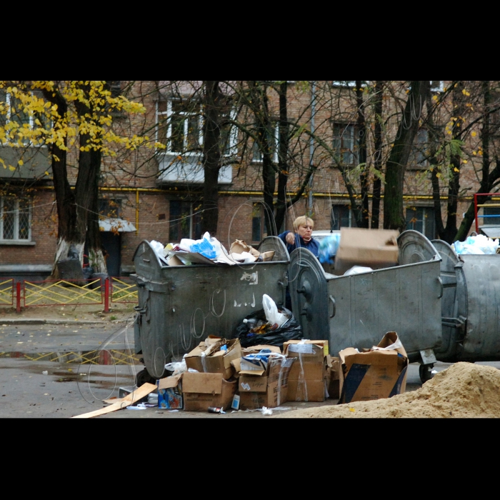 Київ, Святошинський район, стан прибудинкових територій та під’їздів.