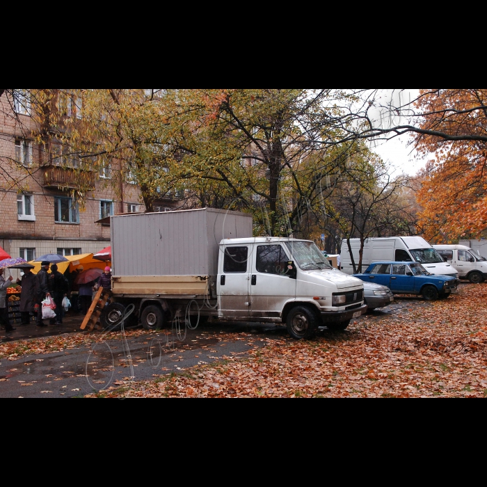 Київ, Солом’янський район. 
Продуктовий ярмарок.
