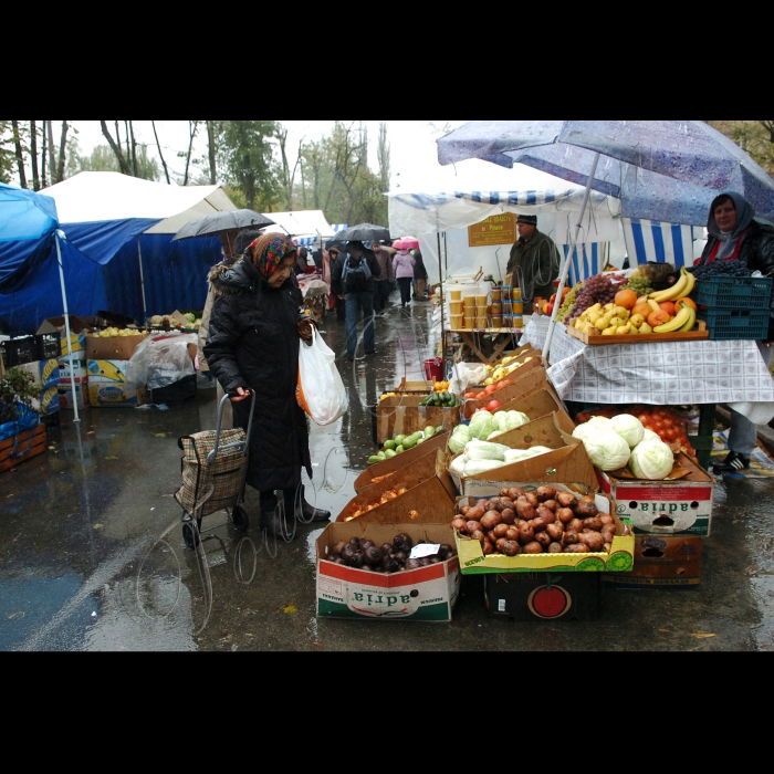 Київ, Солом’янський район. 
Продуктовий ярмарок.
