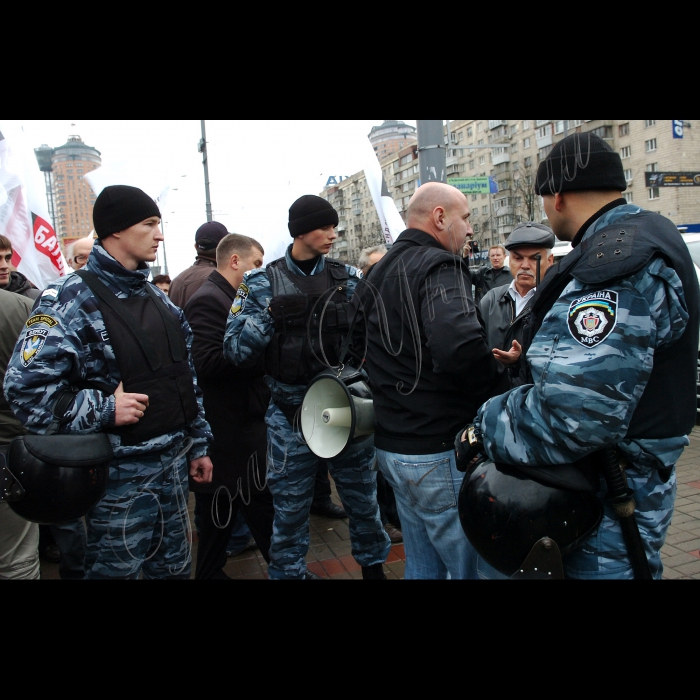 Біля будівлі Центральної виборчої комісії розпочнеться мітинг об’єднаної опозиції проти фальсифікацій на виборах до Верховної Ради України.