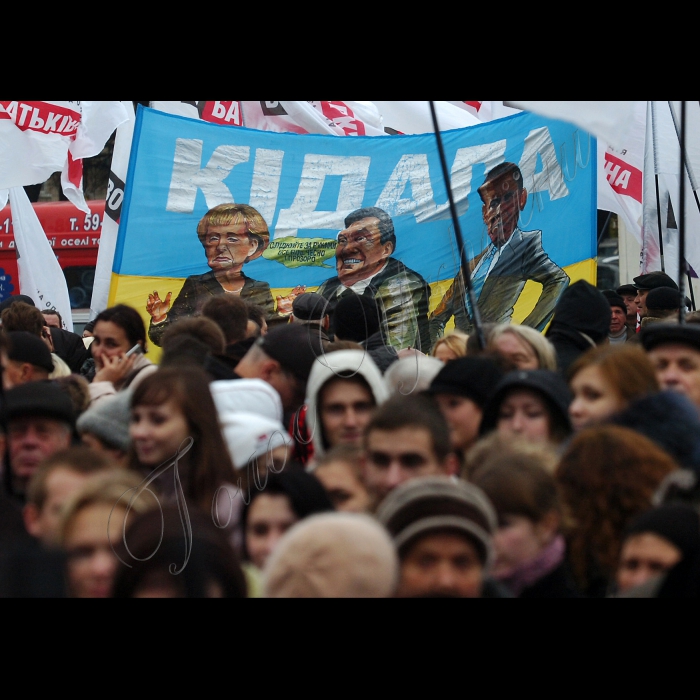 Біля будівлі Центральної виборчої комісії розпочнеться мітинг об’єднаної опозиції проти фальсифікацій на виборах до Верховної Ради України.