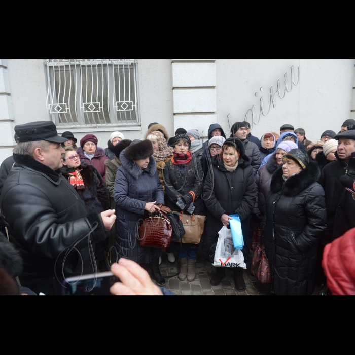 Відбулося пікетування ПАТ «Київенерго». Організатор – київська громадська організація “Асоціація Територіальна громада”. Основні вимоги:  “Ні” підвищенню тарифів на теплову енергію. Перерахувати платежі за теплову енергію у всіх будинках, в яких немає лічильників тепла та ін. За підсумками пікетування буде прийнято звернення до Київського міського голови В.Кличка та голови Постійної комісії Київради з питань ЖКГ та ПЕК В.Бондаренка