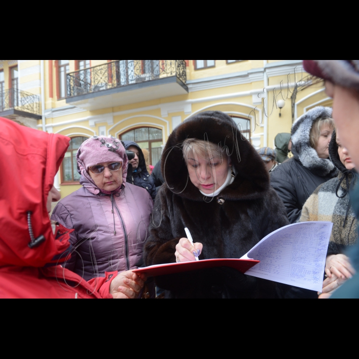 Відбулося пікетування ПАТ «Київенерго». Організатор – київська громадська організація “Асоціація Територіальна громада”. Основні вимоги:  “Ні” підвищенню тарифів на теплову енергію. Перерахувати платежі за теплову енергію у всіх будинках, в яких немає лічильників тепла та ін. За підсумками пікетування буде прийнято звернення до Київського міського голови В.Кличка та голови Постійної комісії Київради з питань ЖКГ та ПЕК В.Бондаренка