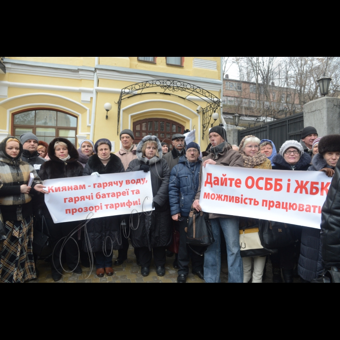 Відбулося пікетування ПАТ «Київенерго». Організатор – київська громадська організація “Асоціація Територіальна громада”. Основні вимоги:  “Ні” підвищенню тарифів на теплову енергію. Перерахувати платежі за теплову енергію у всіх будинках, в яких немає лічильників тепла та ін. За підсумками пікетування буде прийнято звернення до Київського міського голови В.Кличка та голови Постійної комісії Київради з питань ЖКГ та ПЕК В.Бондаренка