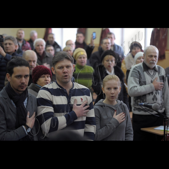 Донецька область. Місто Дружківка.  Також депутати поспілкувалися зі звільненими із місця катувань проукраїнськими активістами та оглянули приміщення, у якому відбувалися розправи.
Зустріч народних депутатів України  міжфракційного об’єднання «ЄвроОптимісти» з мешканцями міста Дружківка у технікумі Донбаської державної машинобудівної академії.