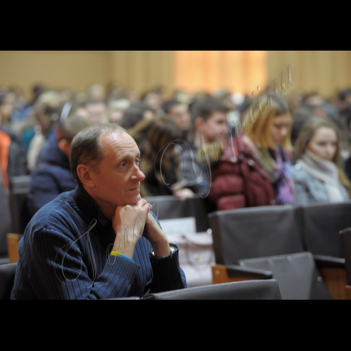 Прес-тур журналістів центральних та регіональних ЗМІ до Луганської та Донецької областей за участі народних депутатів України  міжфракційного об’єднання «ЄвроОптимісти».
Зустріч з керівництвом та студентами переміщених університетів.