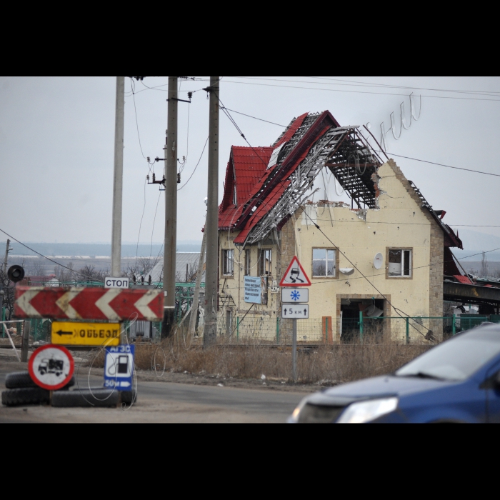 Прес-тур журналістів центральних та регіональних ЗМІ до Луганської та Донецької областей за участі народних депутатів України  міжфракційного об’єднання «ЄвроОптимісти».
Коли у 2014 році звільняли ‪‎Словянськ‬, основні бої точилися у ‪‎Семенівці‬. За неофіційними даними, близько 800 бойовиків перебували тут. 1500 будинків зазнали руйнувань під час бойових дій: 120 повністю знищені, 500 - суттєво пошкоджені. У самому місті 40 багатоповерхівок постраждали, але на сьогоднішній день роботи по їх відновленню вже завершені.