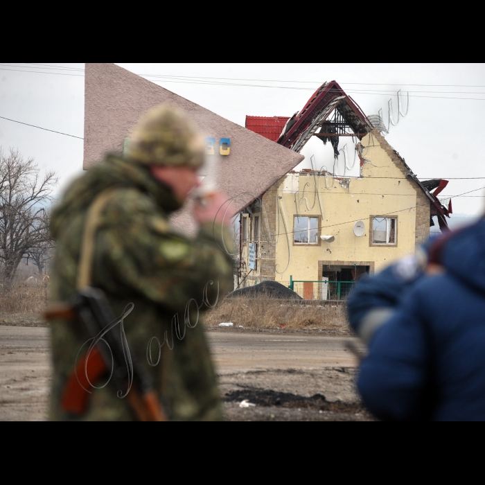 Прес-тур журналістів центральних та регіональних ЗМІ до Луганської та Донецької областей за участі народних депутатів України  міжфракційного об’єднання «ЄвроОптимісти».
Коли у 2014 році звільняли ‪‎Словянськ‬, основні бої точилися у ‪‎Семенівці‬. За неофіційними даними, близько 800 бойовиків перебували тут. 1500 будинків зазнали руйнувань під час бойових дій: 120 повністю знищені, 500 - суттєво пошкоджені. У самому місті 40 багатоповерхівок постраждали, але на сьогоднішній день роботи по їх відновленню вже завершені.