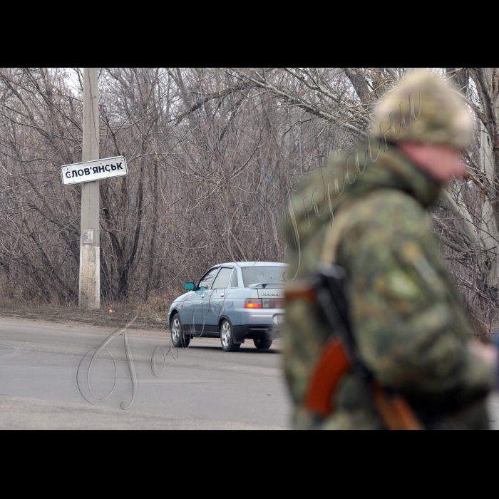 Прес-тур журналістів центральних та регіональних ЗМІ до Луганської та Донецької областей за участі народних депутатів України  міжфракційного об’єднання «ЄвроОптимісти».
Коли у 2014 році звільняли ‪‎Словянськ‬, основні бої точилися у ‪‎Семенівці‬. За неофіційними даними, близько 800 бойовиків перебували тут. 1500 будинків зазнали руйнувань під час бойових дій: 120 повністю знищені, 500 - суттєво пошкоджені. У самому місті 40 багатоповерхівок постраждали, але на сьогоднішній день роботи по їх відновленню вже завершені.