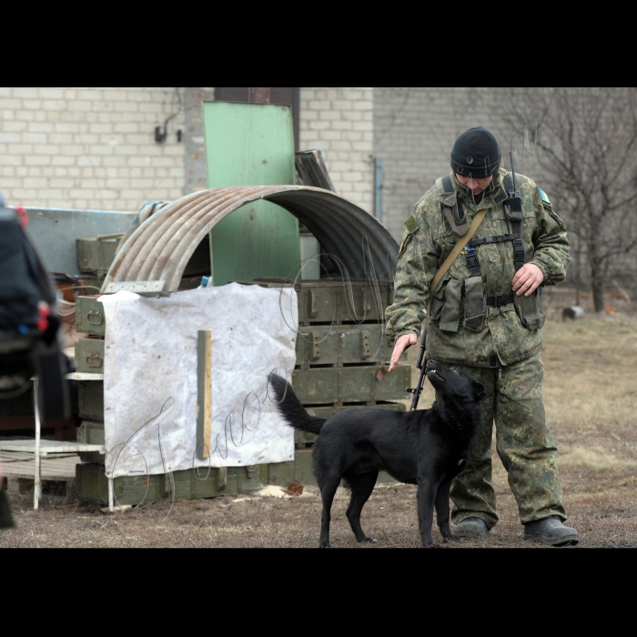 Прес-тур журналістів центральних та регіональних ЗМІ до Луганської та Донецької областей
за участі народних депутатів України  міжфракційного об’єднання «ЄвроОптимісти».
Місто Слав’янск Донецька обл. гора Карачун, Депутати оглянули зруйновану телевежу та нагальність відбудови вежі, яка сягала 200 метрів, для передачі сигналу українських телеканалів на окуповану територію.