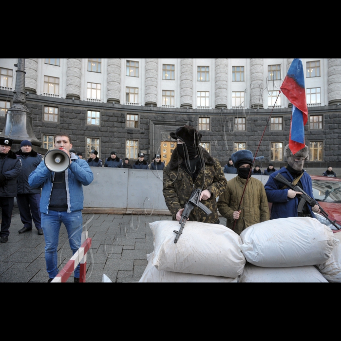 Київ. Під стінами Кабміну (Грушевського 12/2) відбудеться креативна акція протесту проти присутності російського бізнесу в Україні та транзиту російських вантажівок через українську територію.
Мета акції - націоналізація російських підприємств та закриття кордонів з ворогом. Нагадаємо, що завтра Кабінет міністрів має законодавчо вирішити питання щодо пересування російських фур Україною.
